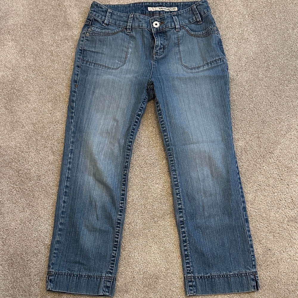 DKNY Jeans Women’s Capris Medium Wash Size 6